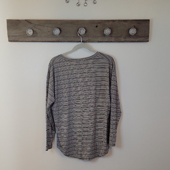 Athleta Gray Striped Women's Top SZ LG - Picture 4 of 6